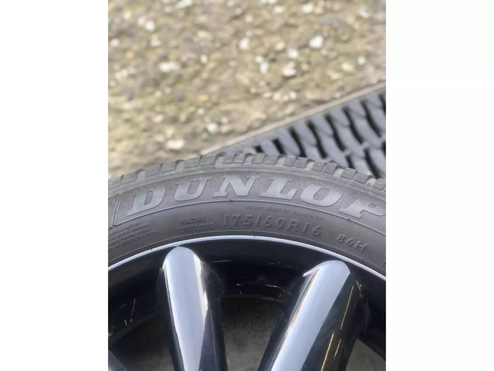 Jantes alu + Pneus hiver 16 175/60 R16 86H - Photo 1