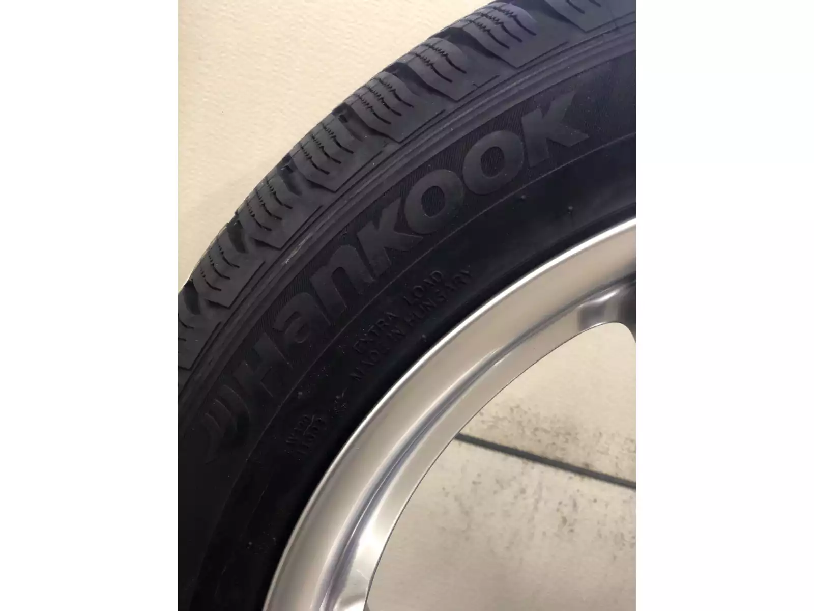 Jantes alu + Pneus hiver 18 235/45 R18 98V - Photo 1