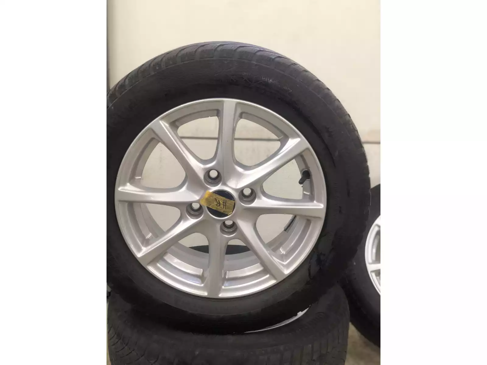 Jantes alu + Pneus hiver 15 195/60 R15 88T - Photo 1