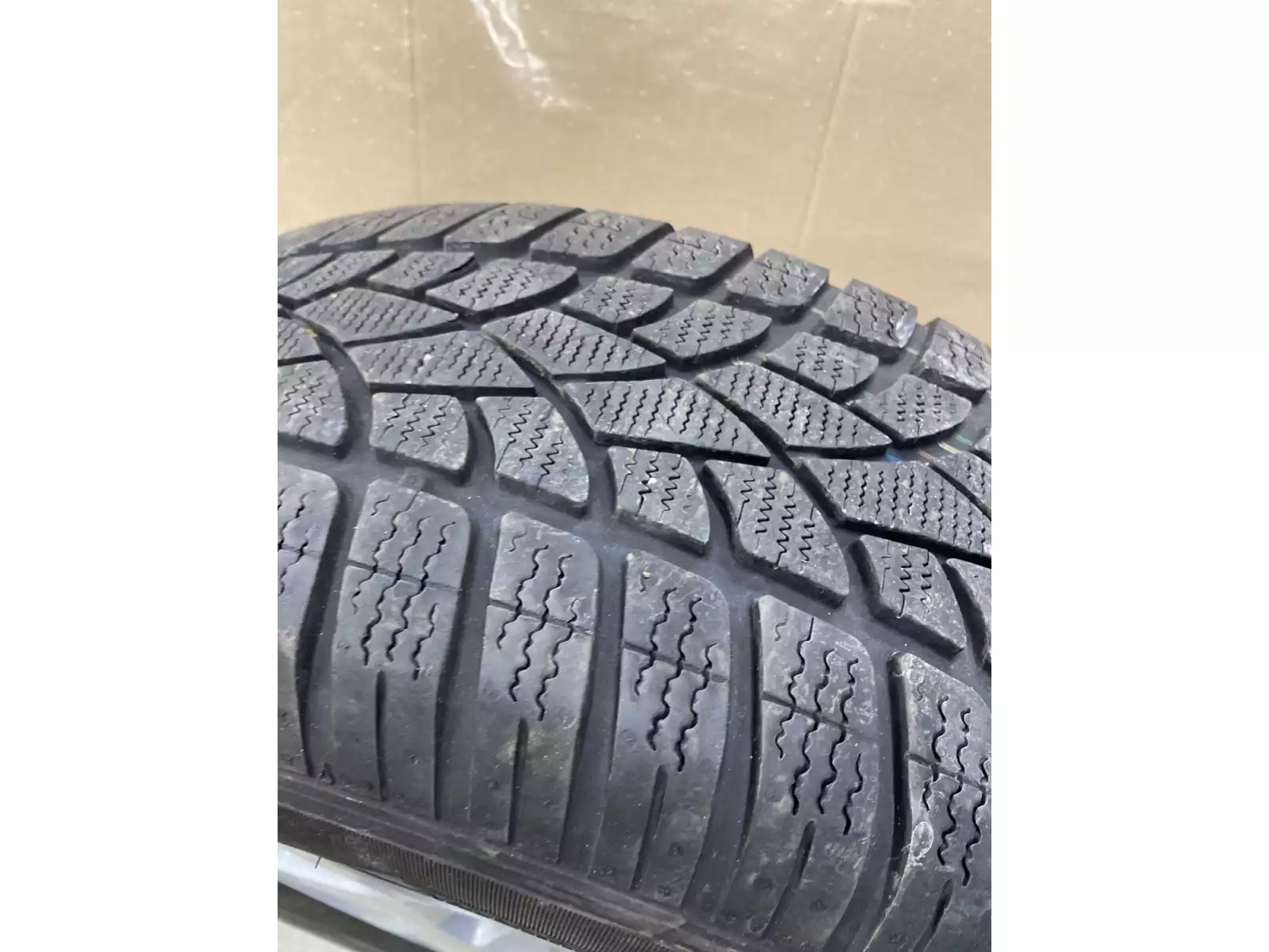 Jantes alu + Pneus hiver 17 235/65 R17 104H - Photo 1