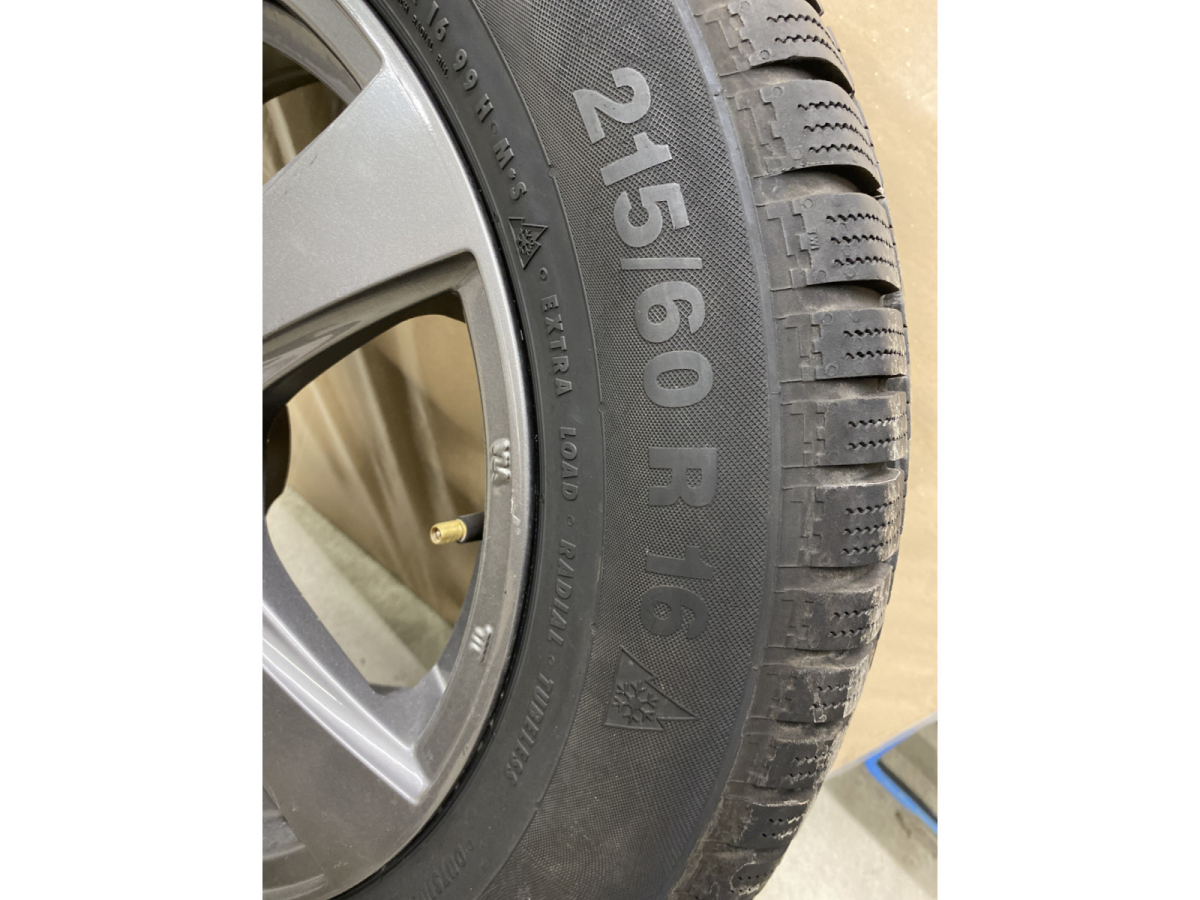 Jantes alu + Pneus hiver 16 215/60 R16 99H - Photo 1