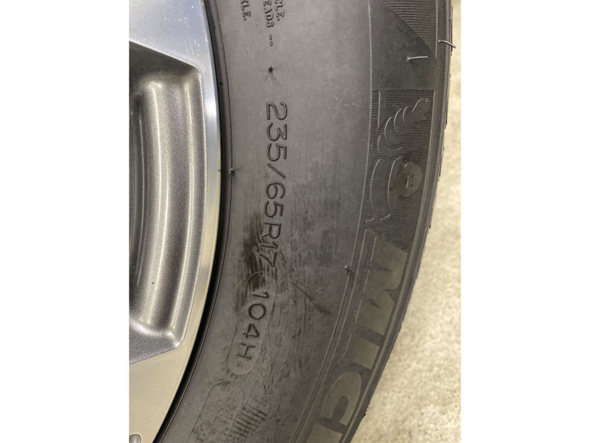 Jantes alu + Pneus hiver 17 235/65 R17 104H - Photo 1