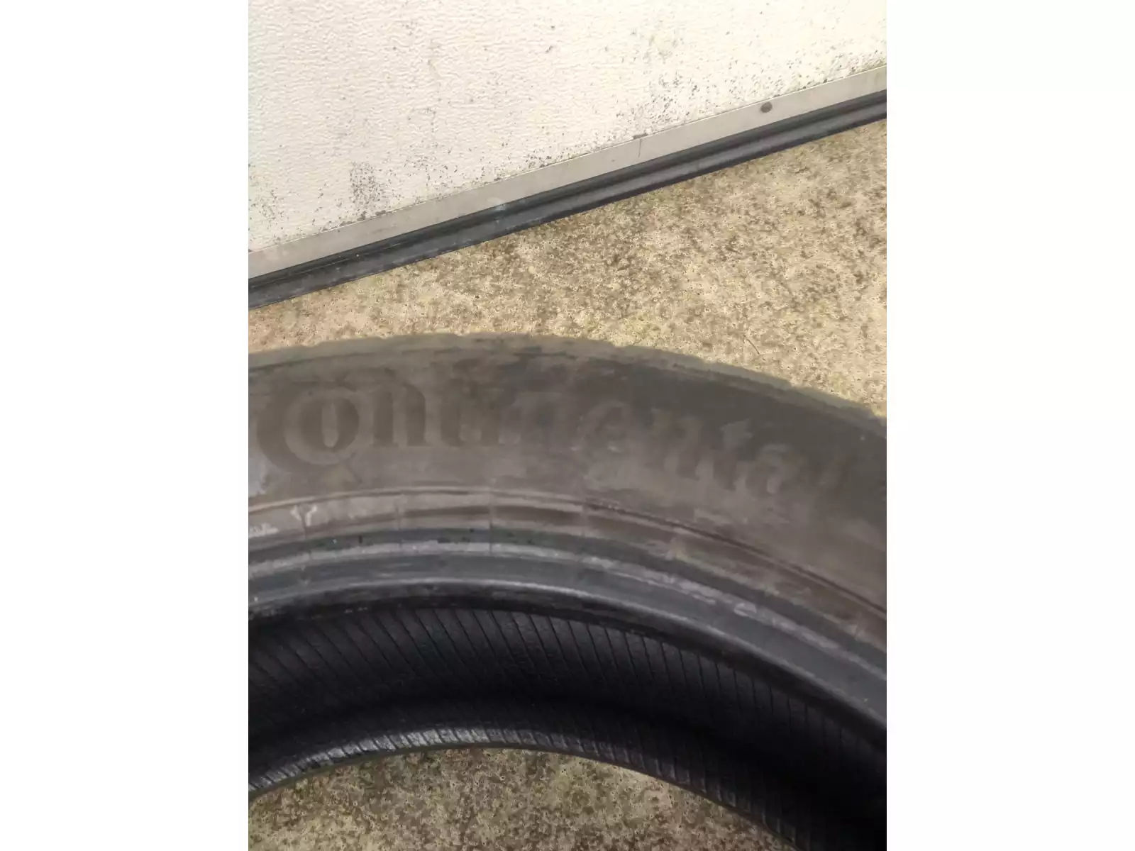 Pneus été 18 225/50 R18 99W - Photo 1
