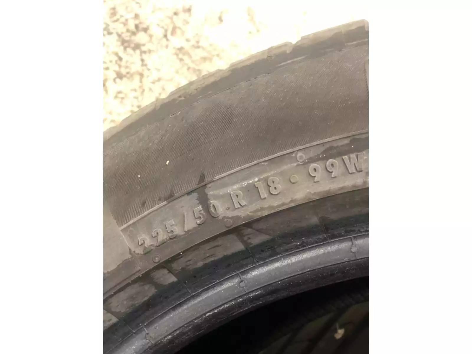 Pneus été 18 225/50 R18 99W - Photo 1