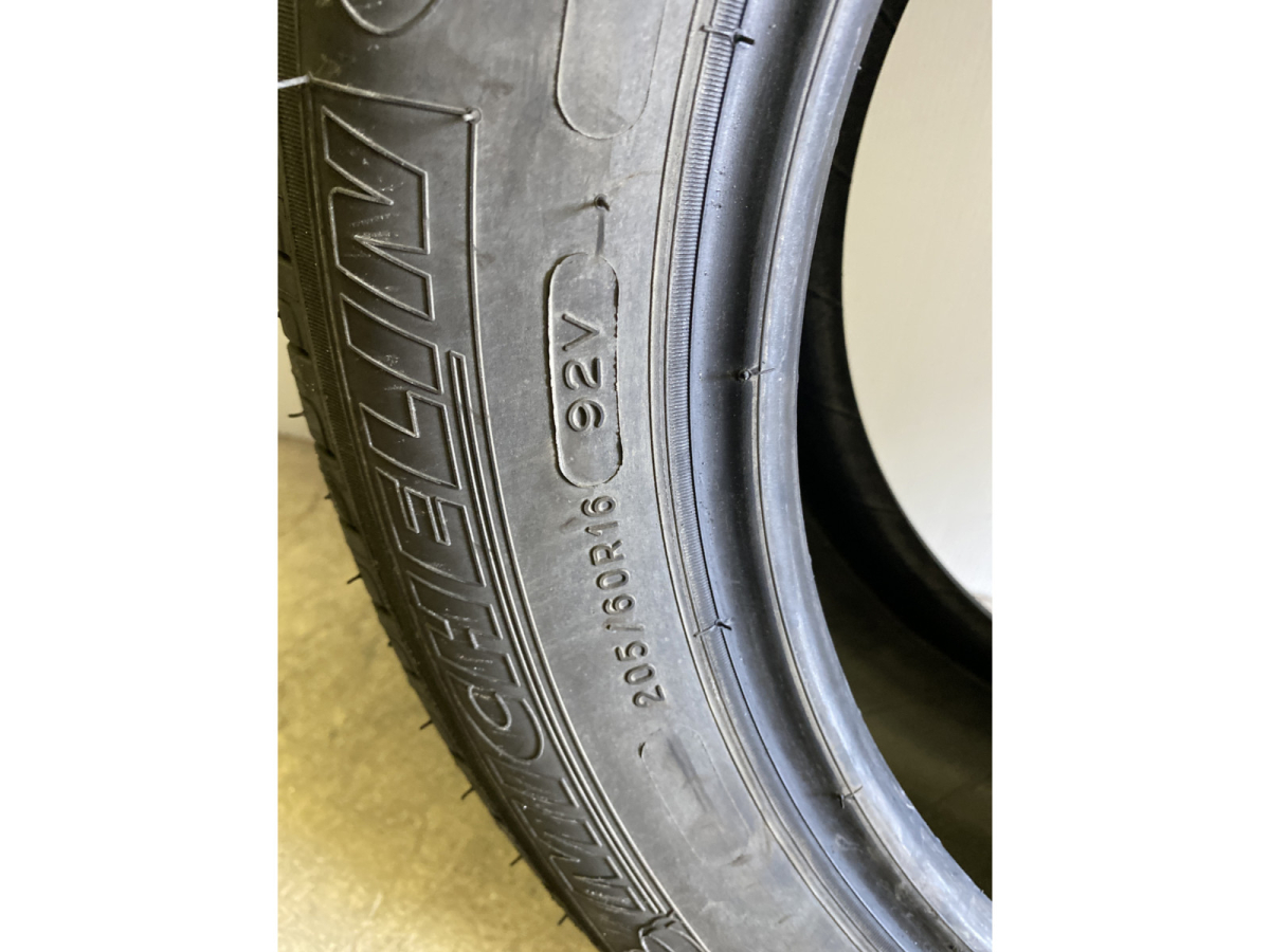 Pneus été 16 205/60 R16 92V - Photo 1