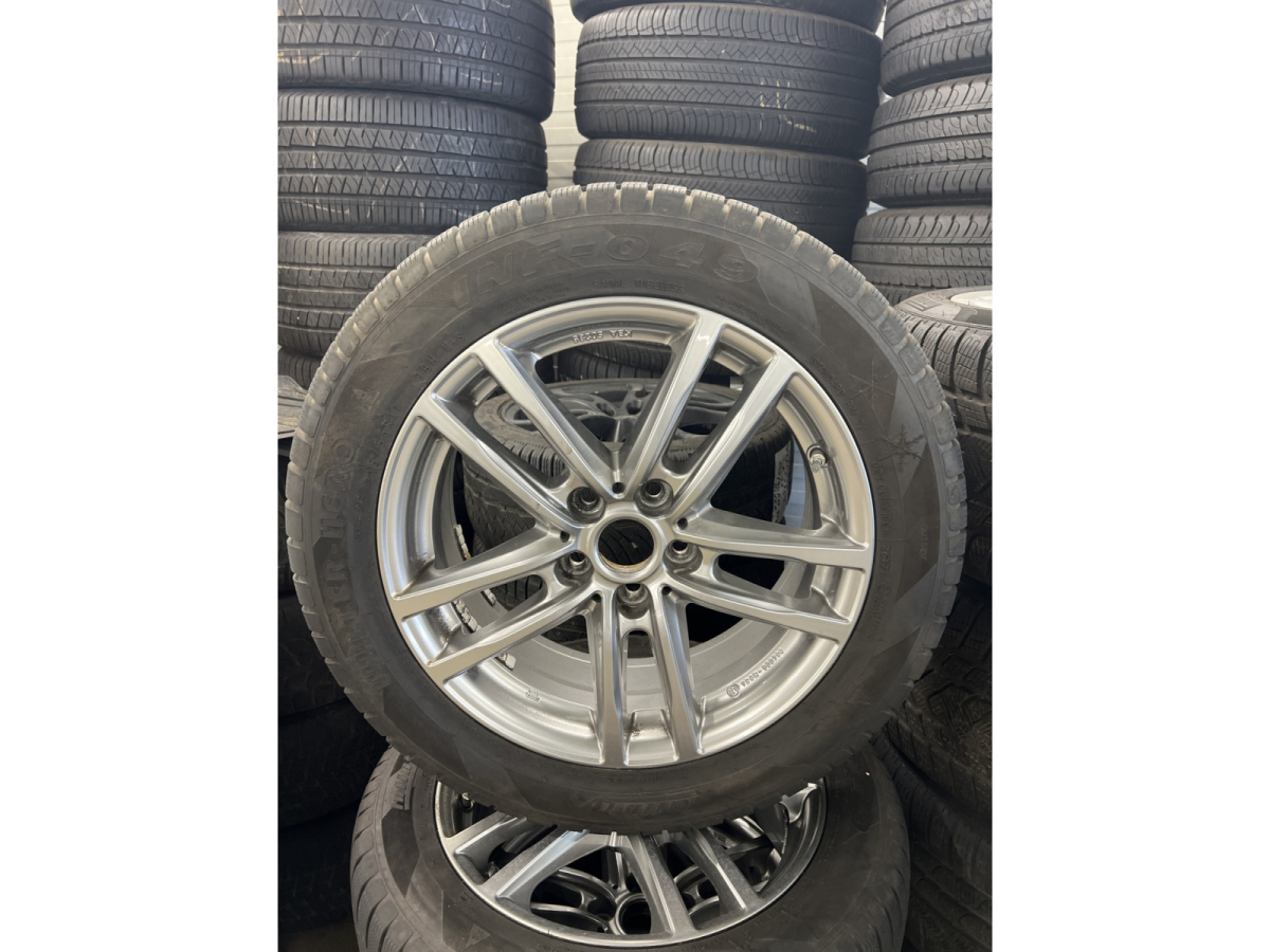 Jantes alu + Pneus hiver 17 215/55 R17 98H - Photo 1