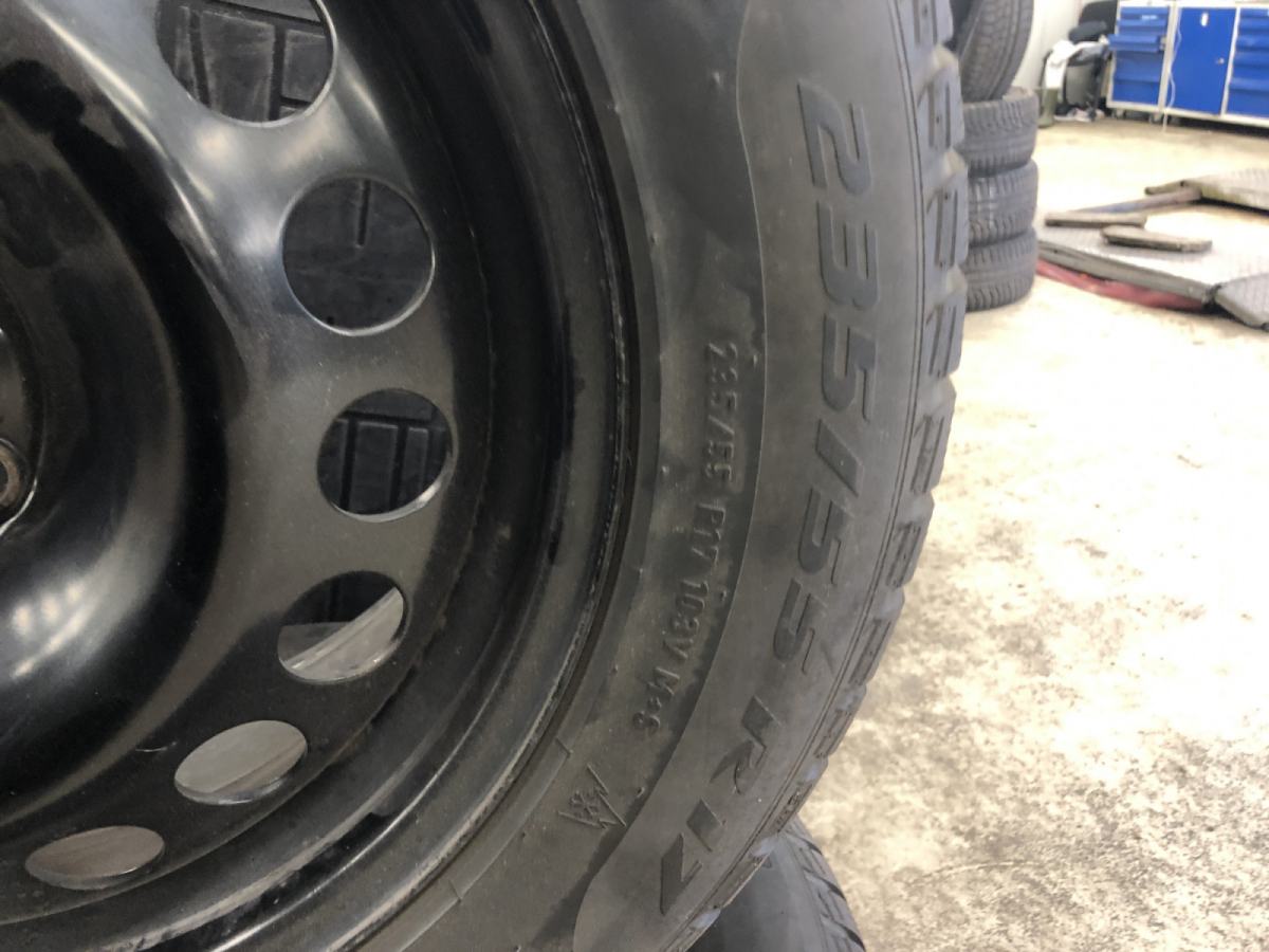 Jantes acier + Pneus hiver 17 235/55 R17 103V - Photo 1