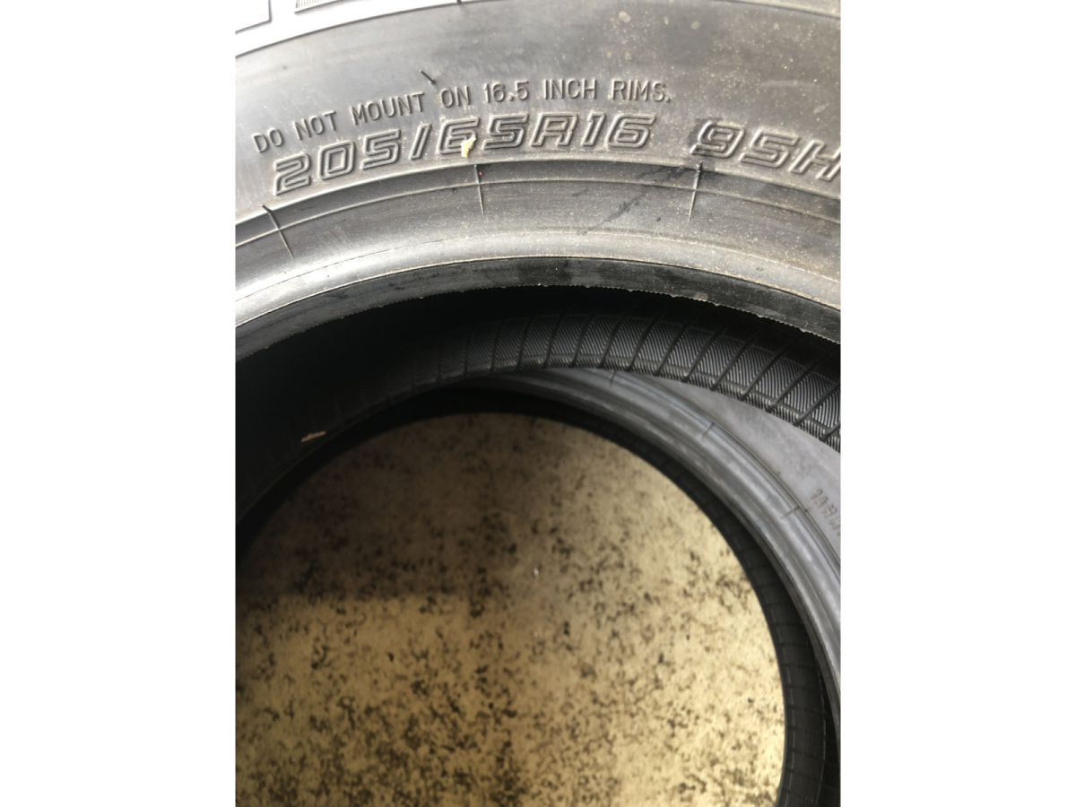 Pneus été 16 205/65 R16 95H - Photo 1