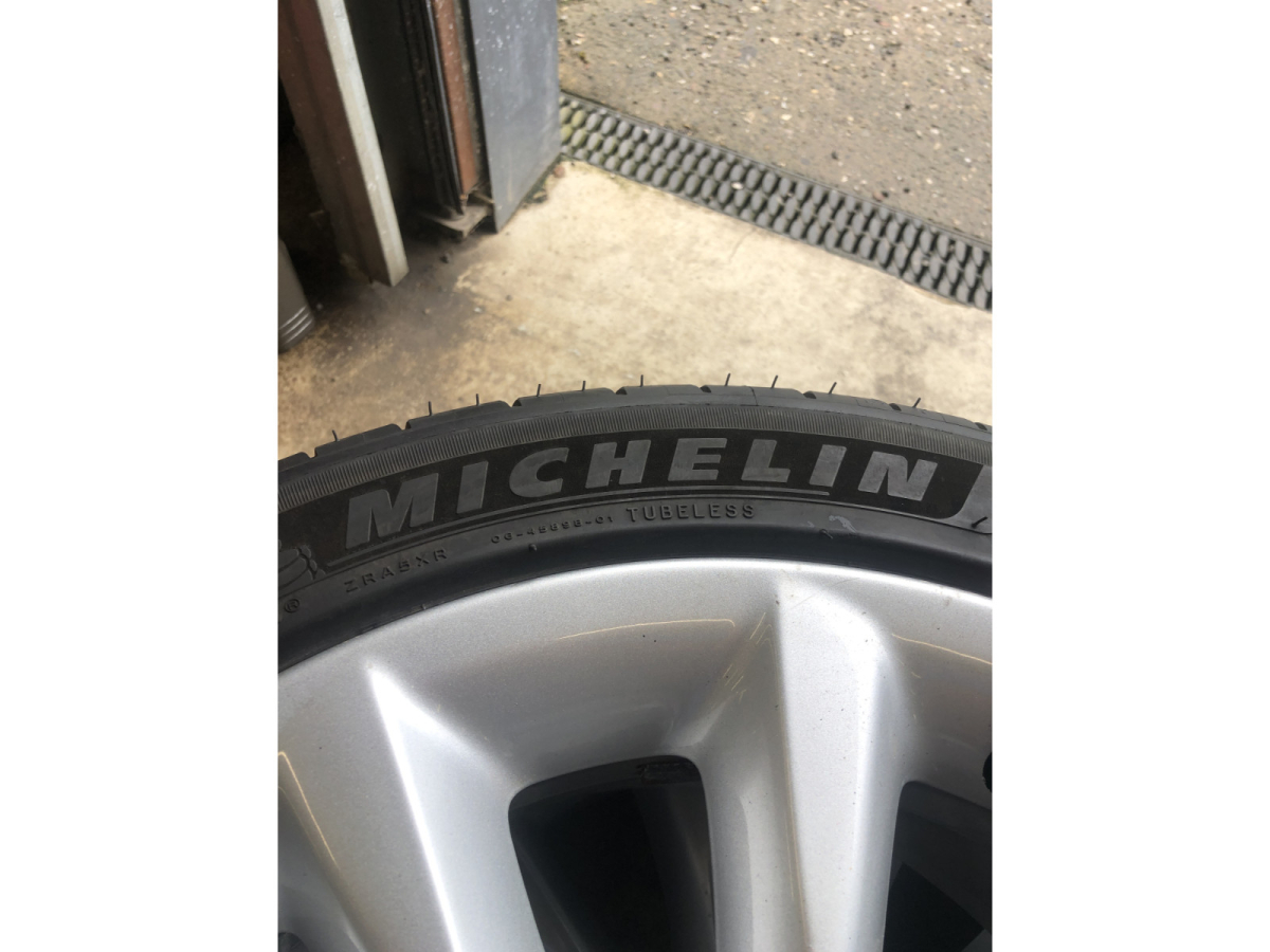 Jantes alu + Pneus été 17 255/40 R17 98Y - Photo 1