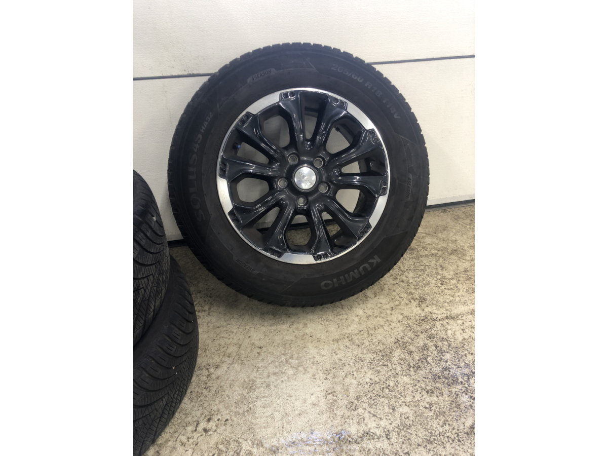 Jantes alu + Pneus toutes saisons 18 265/60 R18 114V - Photo 1