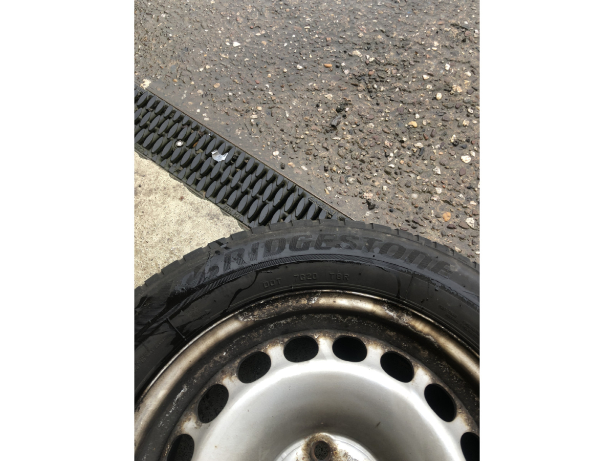 Jantes acier + Pneus hiver 16 205/60 R16 96H - Photo 1