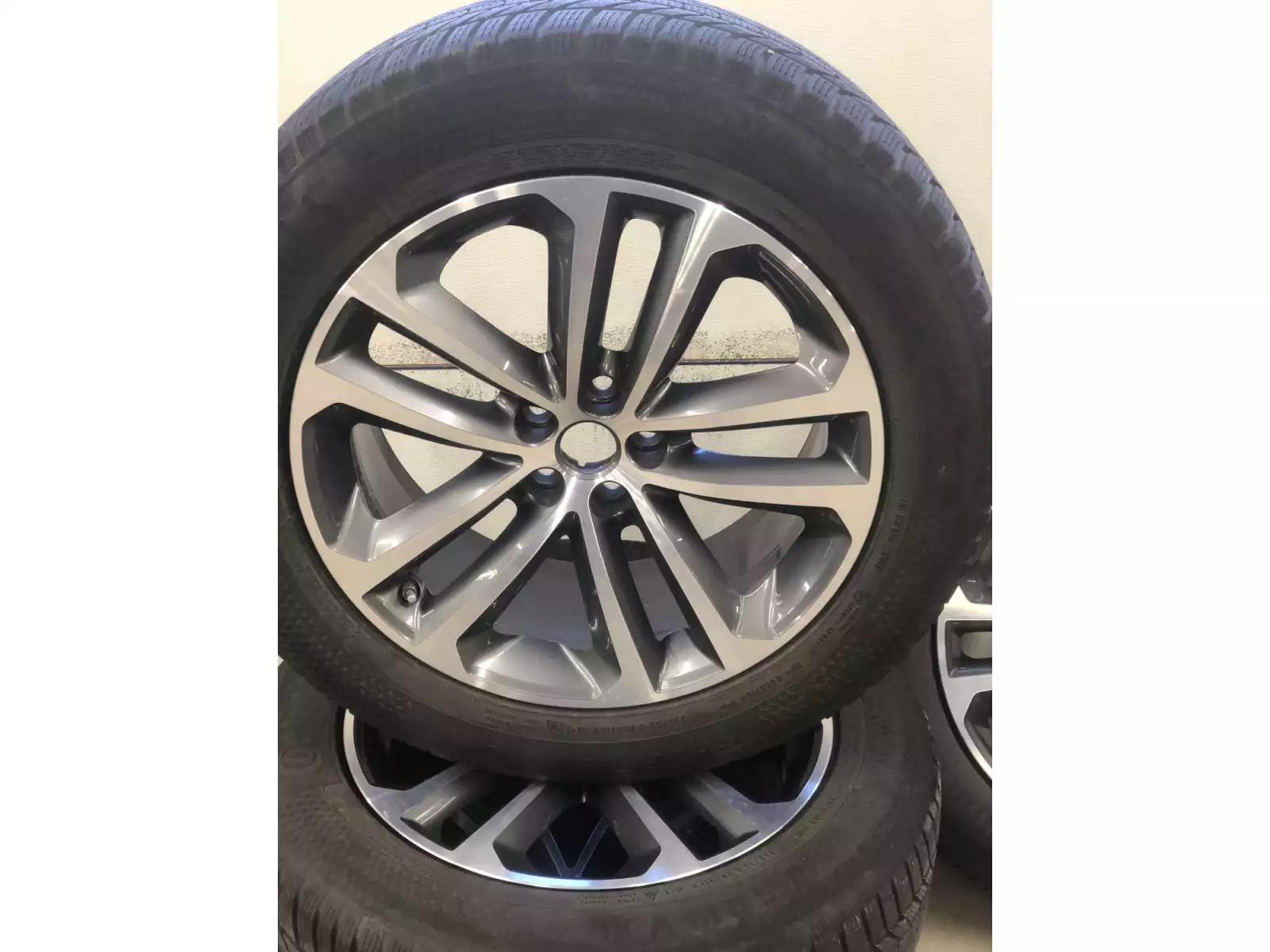 Jantes alu + Pneus hiver 19 255/55 R19 111V - Photo 1