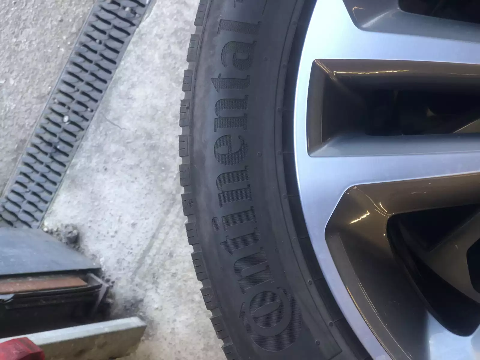 Jantes alu + Pneus hiver 19 255/55 R19 111V - Photo 1