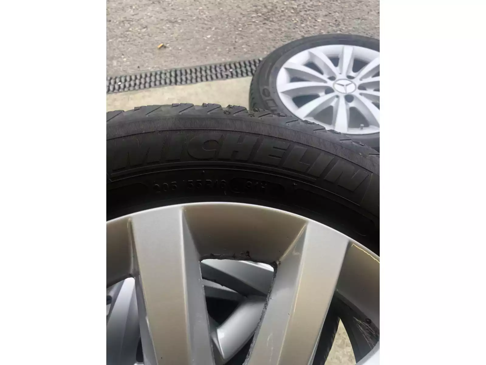 Jantes alu + Pneus hiver 16 205/55 R16 91H - Photo 1