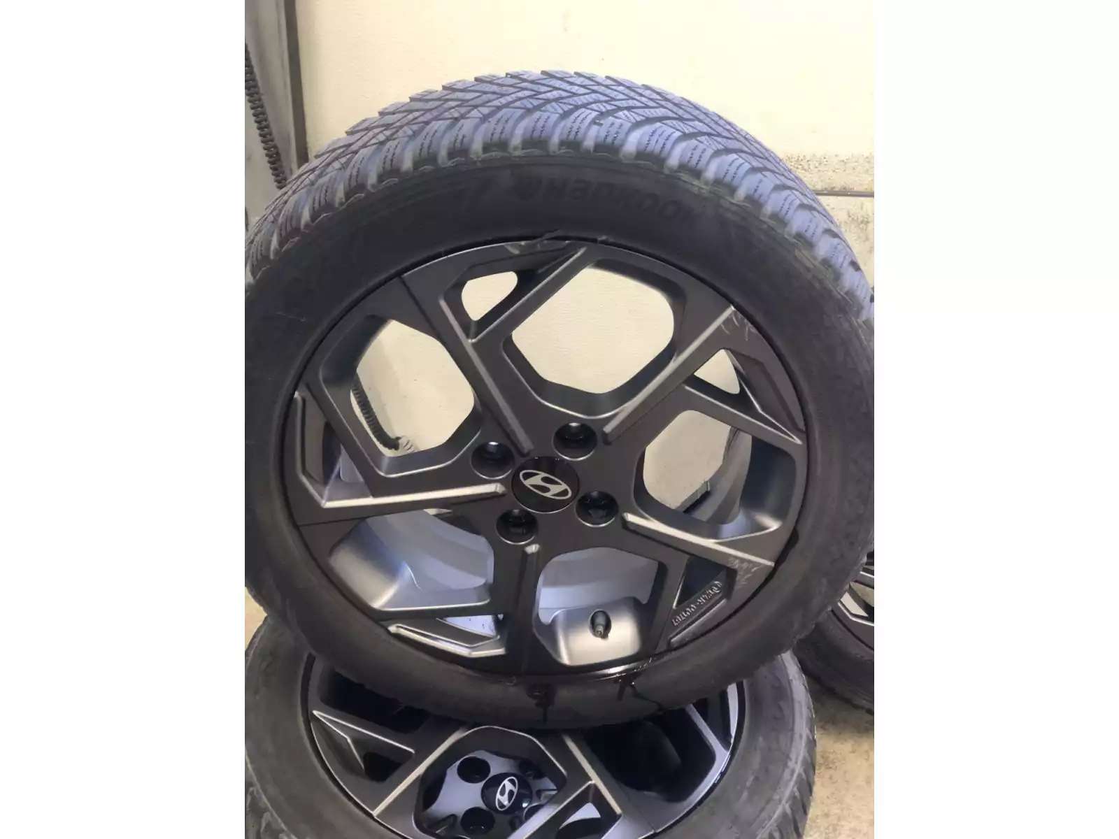 Jantes alu + Pneus hiver 16 195/55 R16 87H - Photo 1