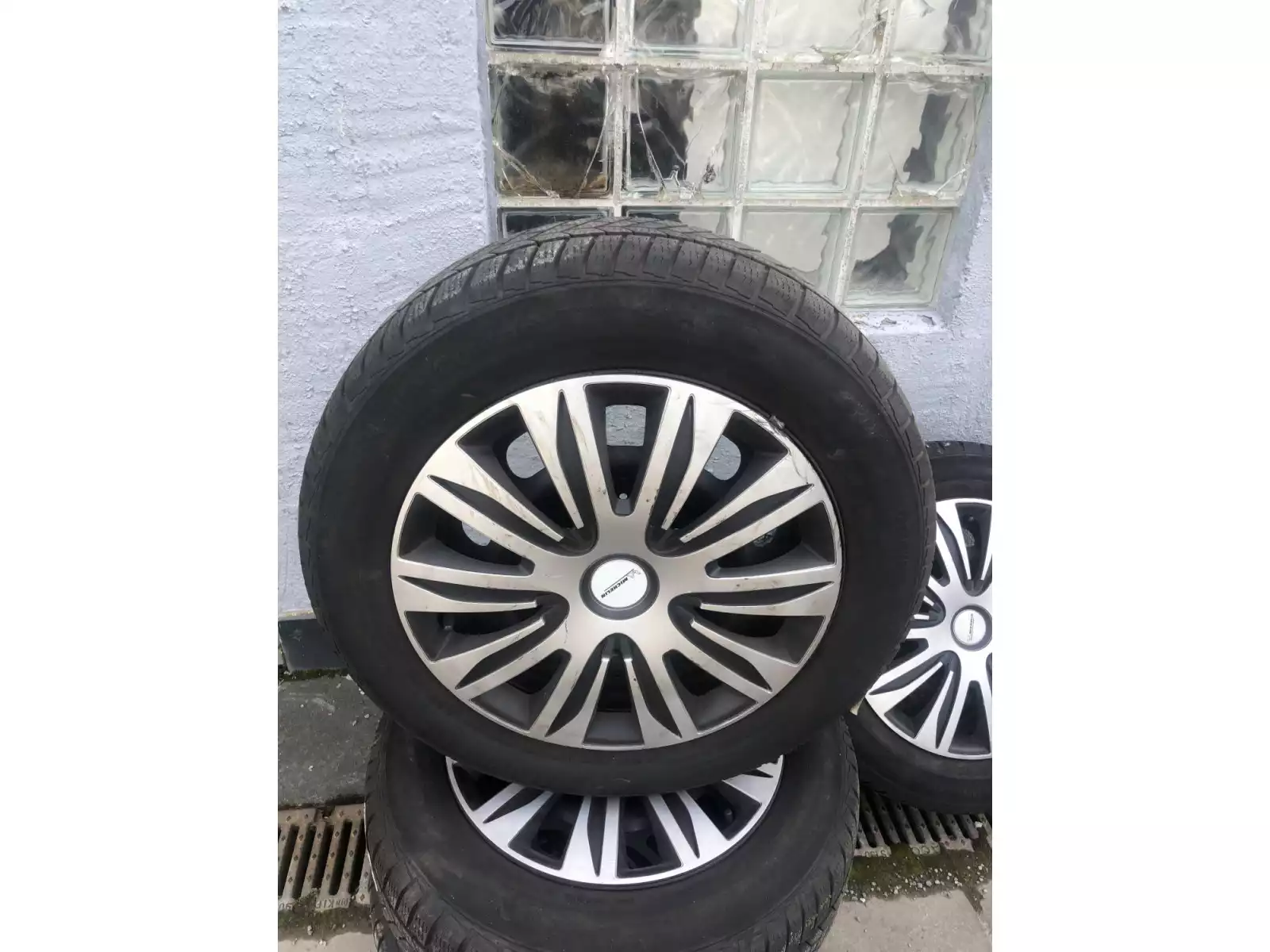 Jantes acier + Pneus hiver 16 205/60 R16 92H - Photo 1