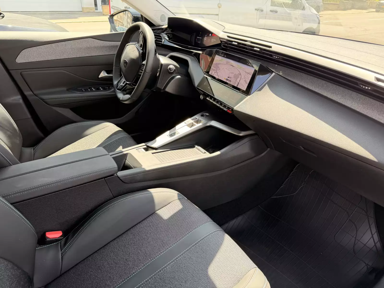 Peugeot 308 1.2 Hybride 145 ALLURE e-DCS6 - Photo 1