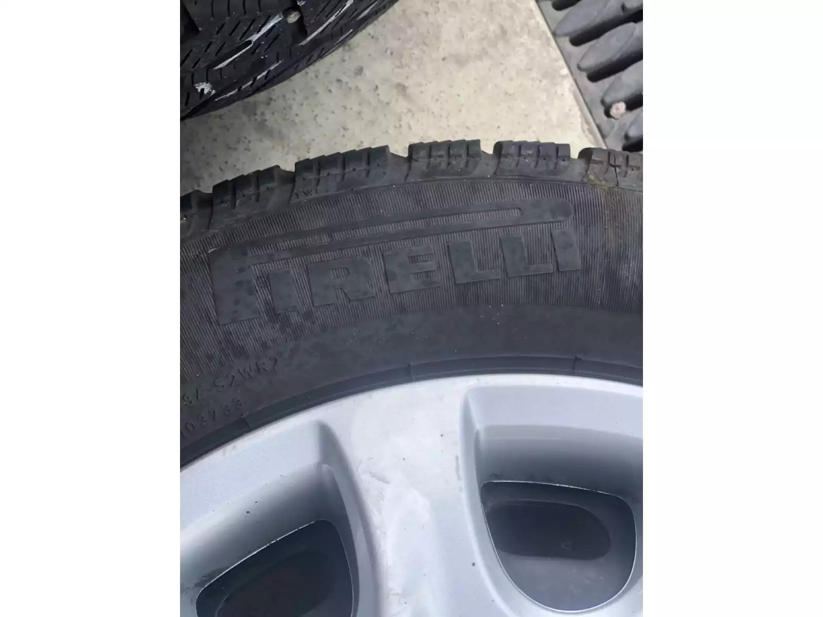 Jantes acier + Pneus hiver 15 175/65 R15 88H - Photo 1