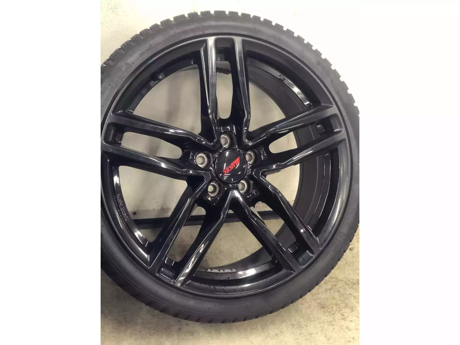 Jantes alu + Pneus hiver 19 235/35 R19 91W - Photo 1