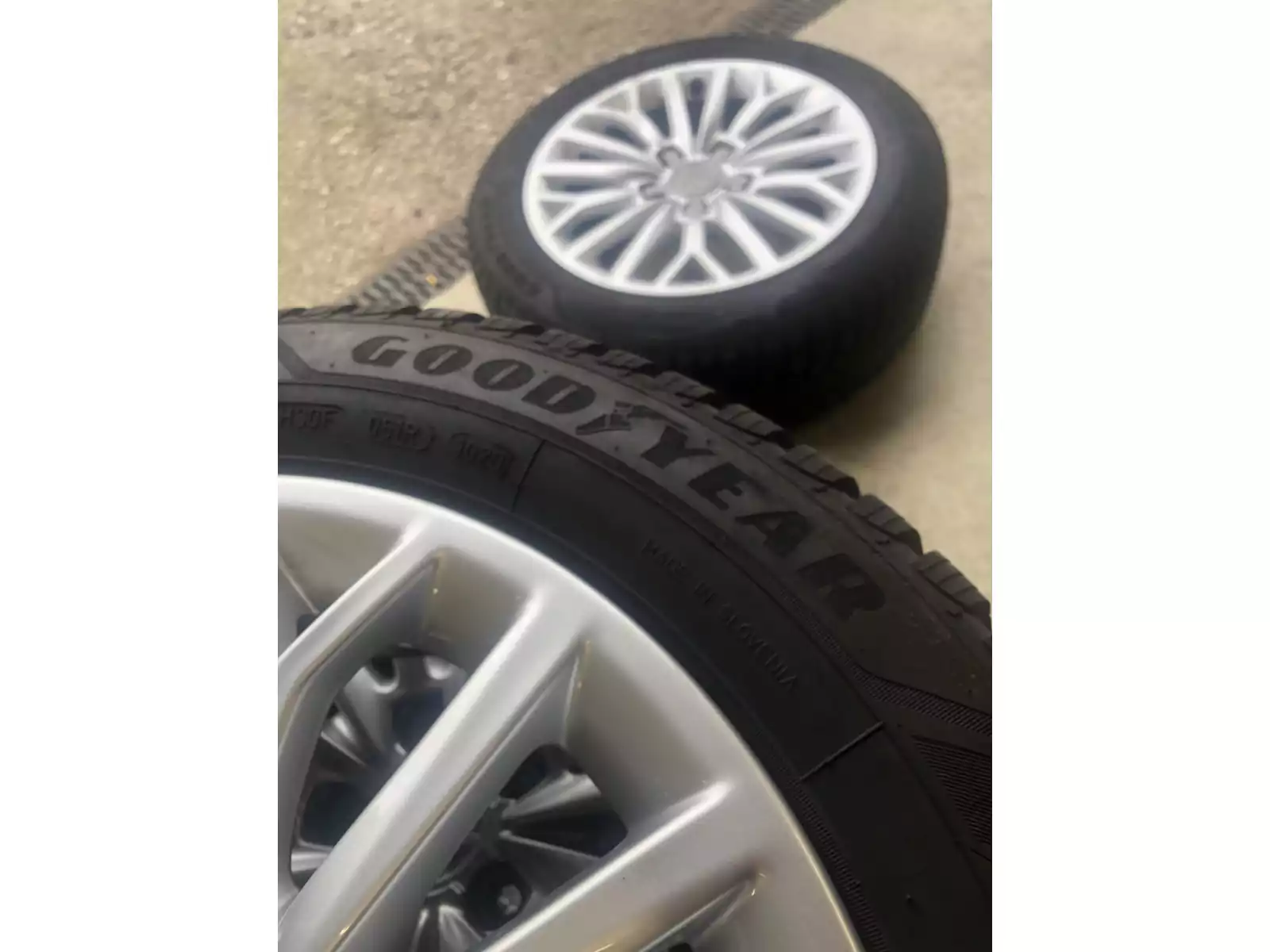 Jantes alu + Pneus hiver 16 205/55 R16 91H - Photo 1