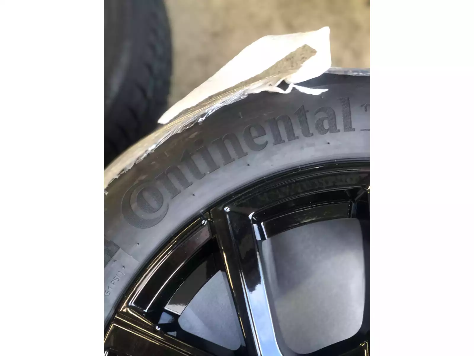 Jantes alu + Pneus hiver 17 215/55 R17 98H - Photo 1