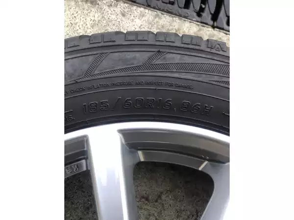 Jantes alu + Pneus hiver 16 185/60 R16 86H - Photo 3