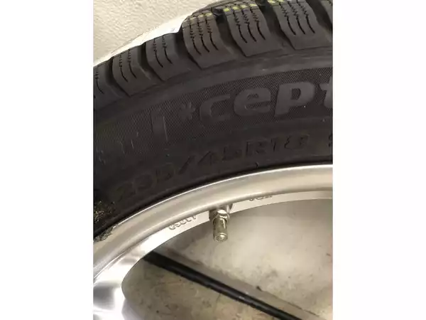 Jantes alu + Pneus hiver 18 235/45 R18 98V - Photo 3