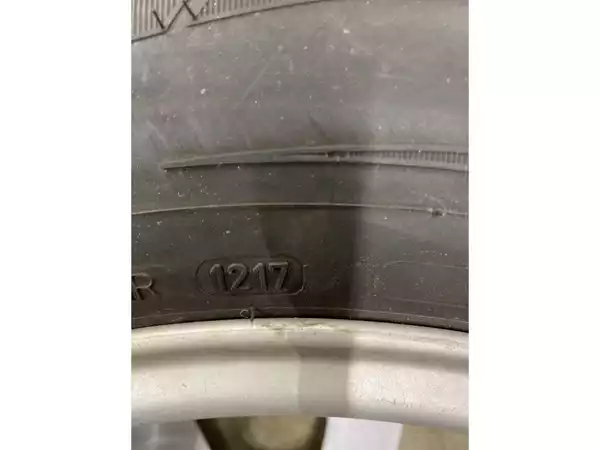 Jantes alu + Pneus hiver 17 235/65 R17 104H - Photo 2