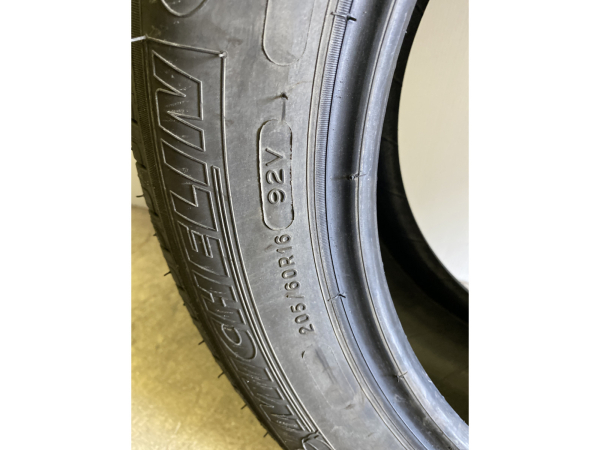 Pneus été 16 205/60 R16 92V - Photo 2