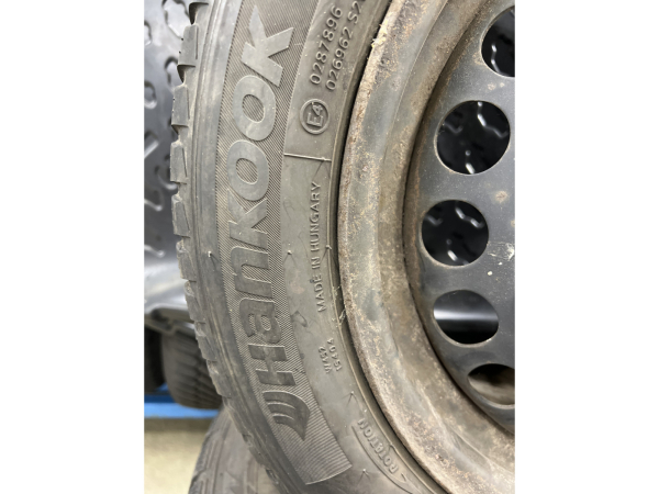Jantes acier + Pneus hiver 15 175/60 R15 81H - Photo 3