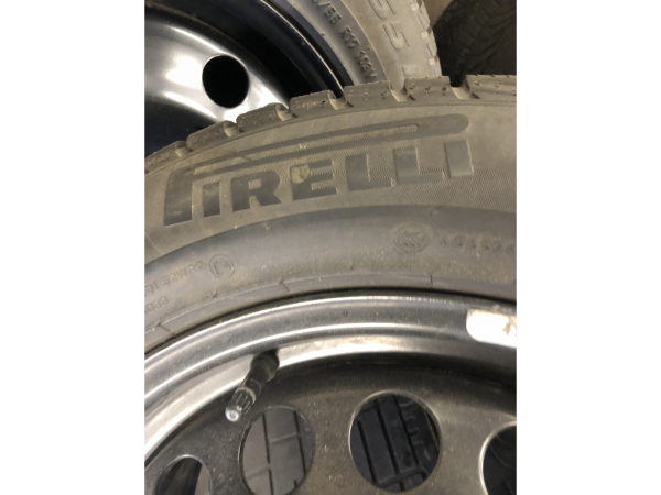 Jantes acier + Pneus hiver 17 235/55 R17 103V - Photo 2