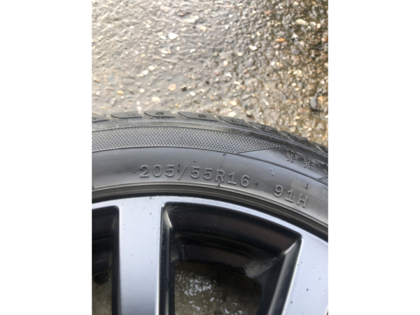 Jantes alu + Pneus hiver 16 205/55 R16 91H - Photo 3