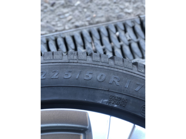 Jantes alu + Pneus hiver 17 225/50 R17 94H - Photo 3