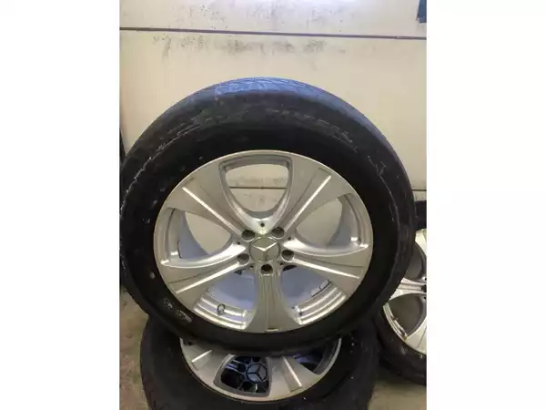 Jantes alu + Pneus hiver 18 235/60 R18 107H - Photo 2