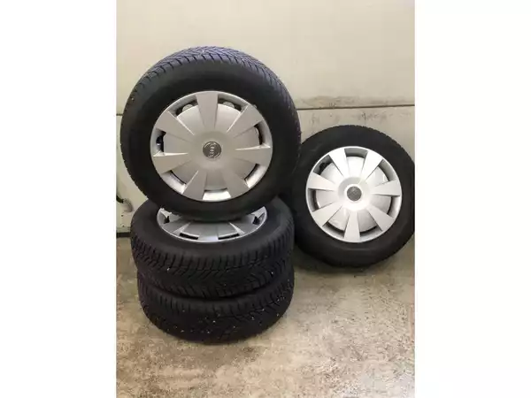 Jantes acier + Pneus hiver 16 205/60 R16 92H - Photo 1