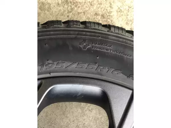 Jantes alu + Pneus hiver 16 195/55 R16 87H - Photo 3