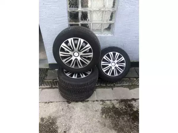 Jantes acier + Pneus hiver 16 205/60 R16 92H - Photo 1