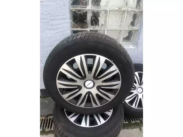 Jantes acier + Pneus hiver 16 205/60 R16 92H - Photo 2