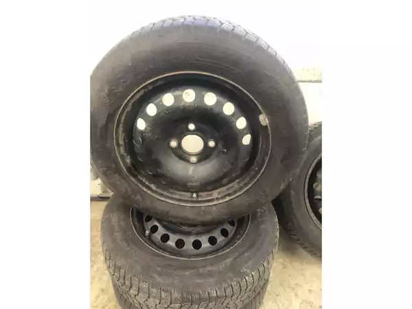 Jantes acier + Pneus hiver 14 165/70 R14 81T - Photo 2