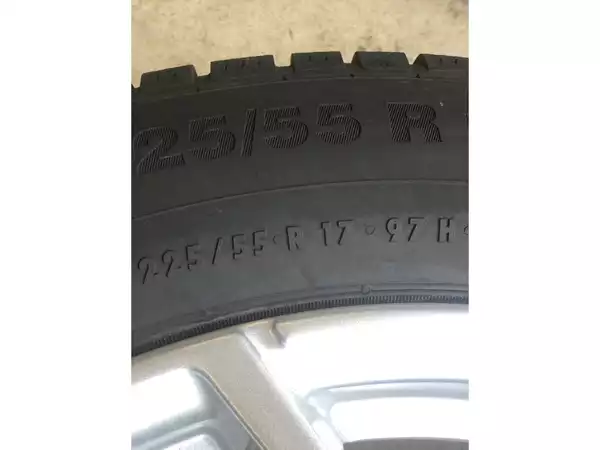 Jantes alu + Pneus hiver 17 225/55 R17 97H - Photo 3