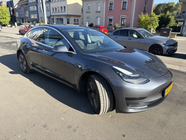 Tesla Model 3 239 KW - Photo 2