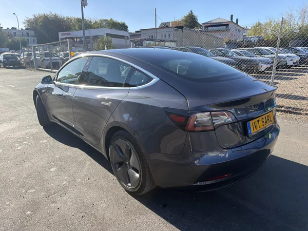 Tesla Model 3 239 KW - Photo 3