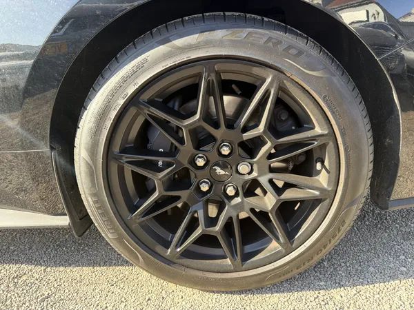 Ford Mustang 5.0 FASTBACK V8 GT MAGNERIDE 446CV - Photo 3