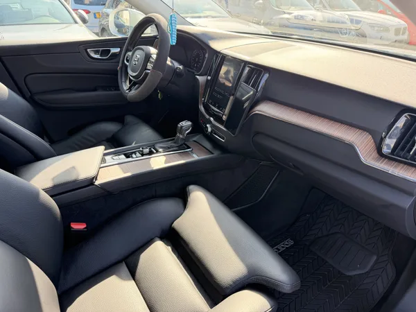 Volvo XC60 D4 190 Geartronic - Photo 2