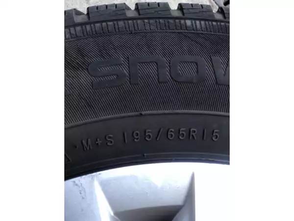 Jantes acier + Pneus hiver 15 195/65 R15 91T - Photo 3