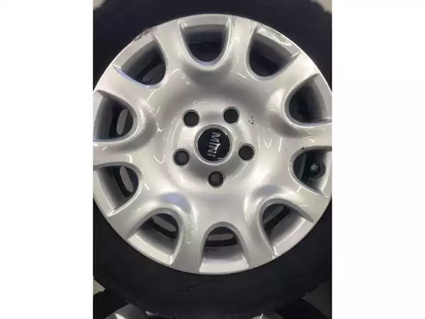 Jantes acier + Pneus hiver 15 175/65 R15 88H - Photo 2