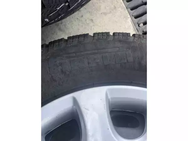 Jantes acier + Pneus hiver 15 175/65 R15 88H - Photo 2