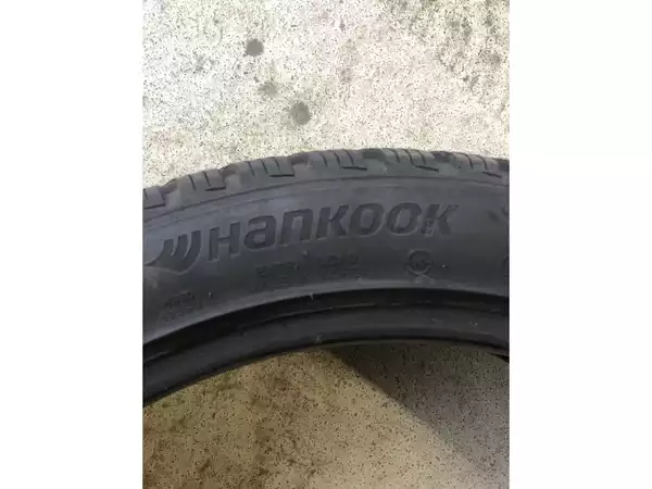 Pneus hiver 18 245/40 R18 97V - Photo 2