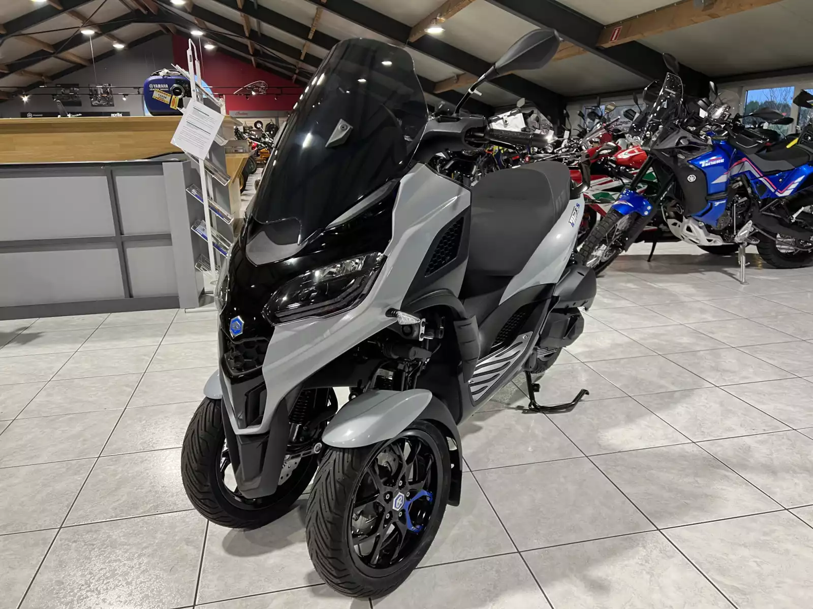 Piaggio MP3 310 SPORT - Photo 1