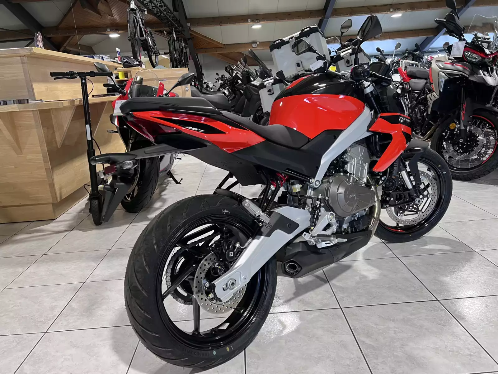 Aprilia TUONO 457 - Photo 1